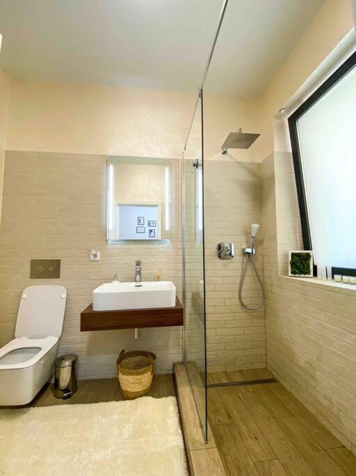 8Ight Apartman Brassó Kültér fotó